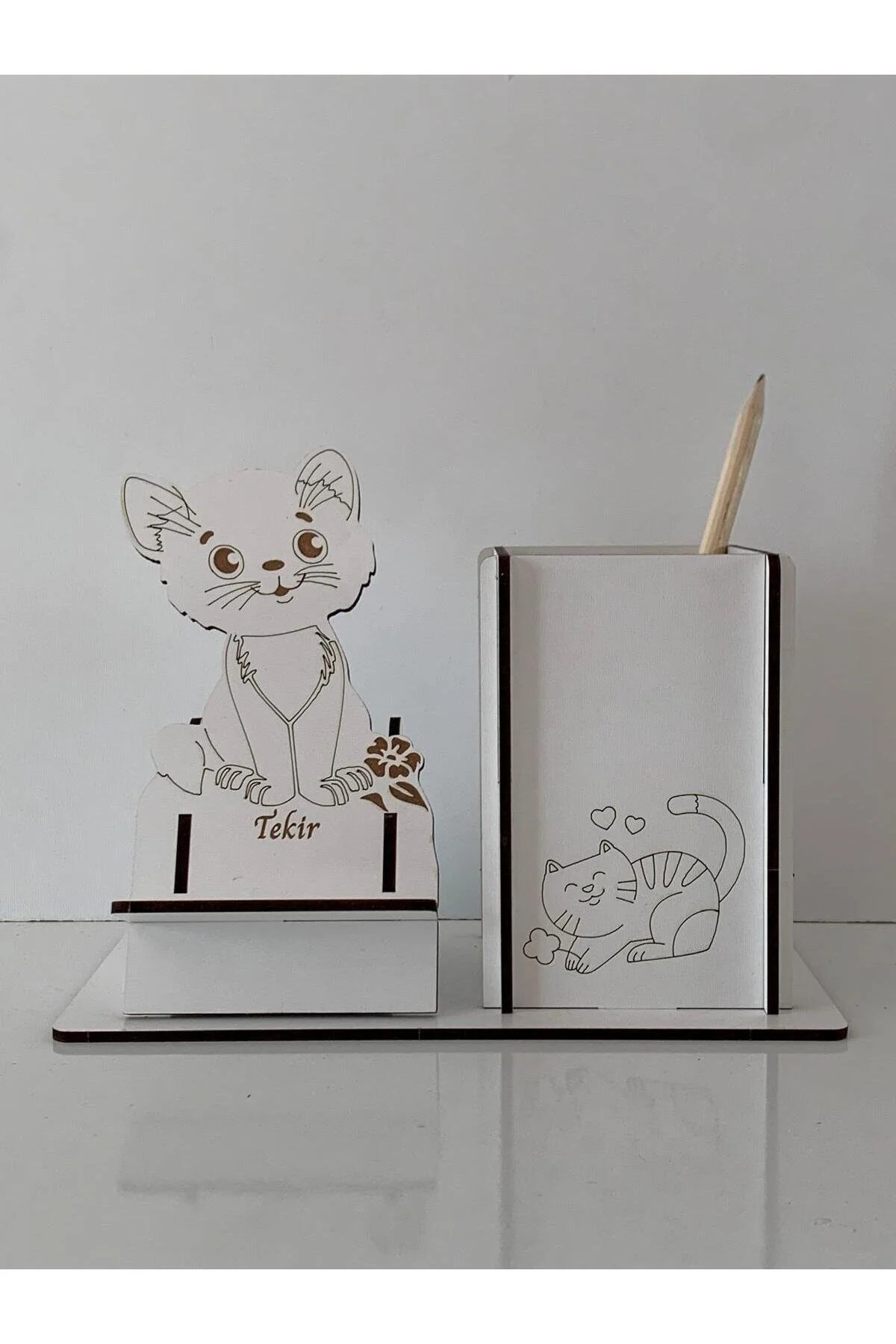 Ahşap Kedi Motifli Kişiselleştirilebilir Telefon Tutucu Ve Kalemlik